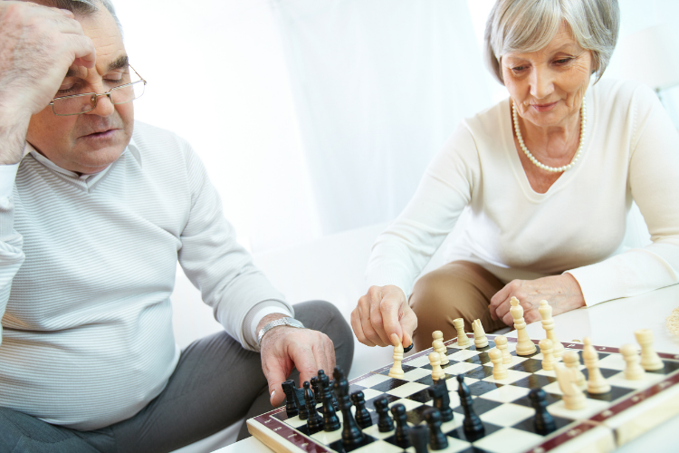 joueur d'échecs senior